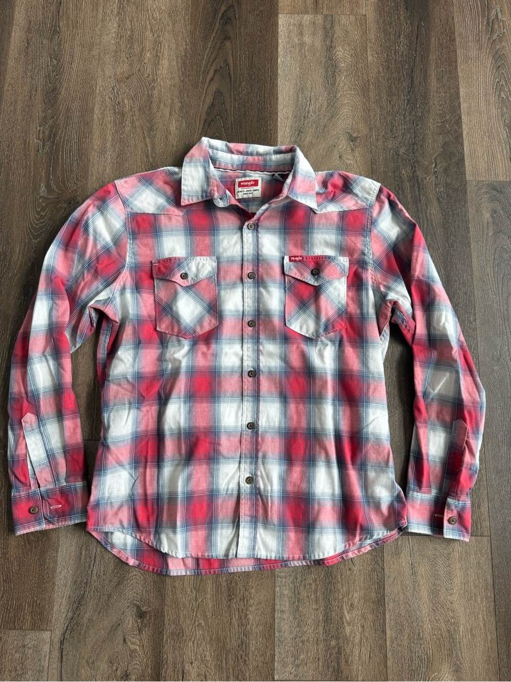 Wrangler Red and White Plaid Button-Down Shirt Men’s Size Large
